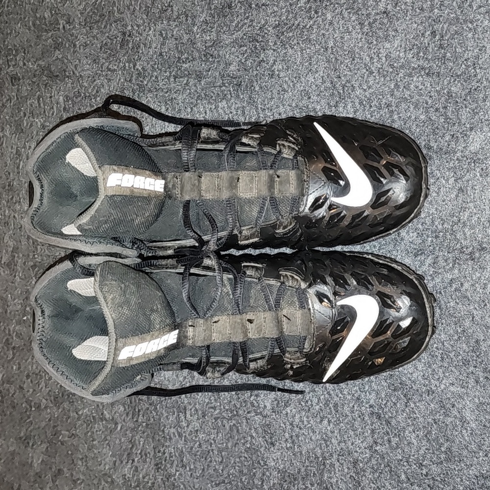 Nike football cleats 9.5